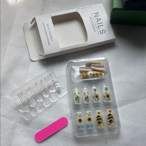 Sunflower Press On Nails NIB